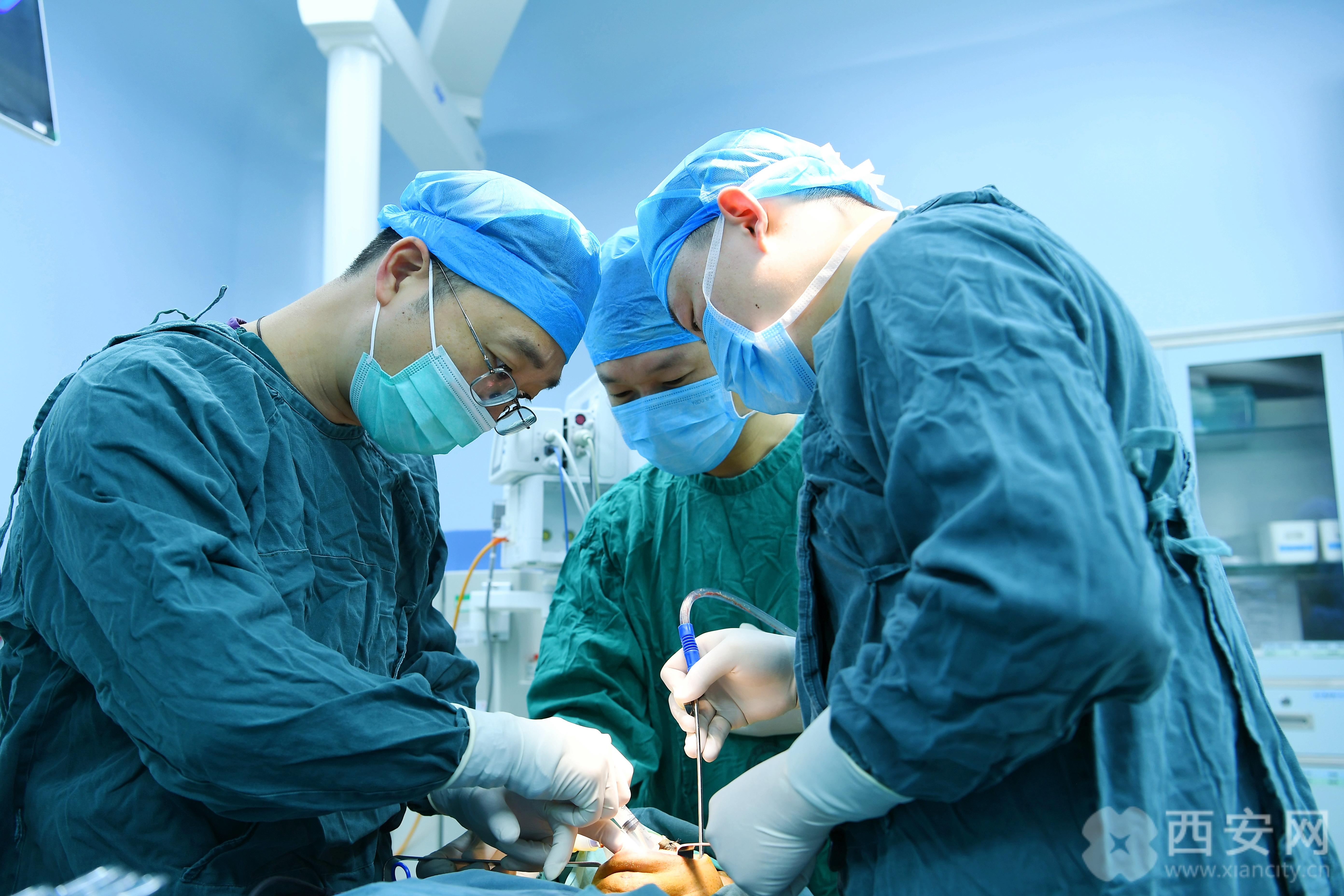 首例丨空军军医大学口腔医院顺利完成可降解锌合金颌面骨折内固定手术